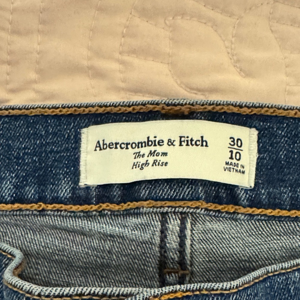 Ripped Abercrombie Jeans - Picture 3 of 3